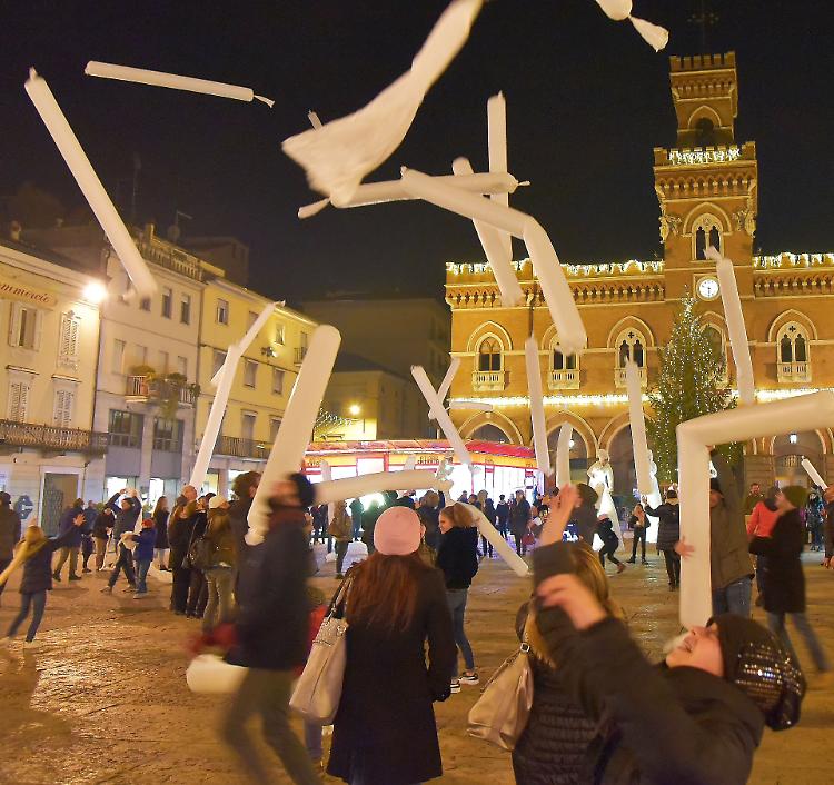 Domenica in piazza a tutta solidarietà