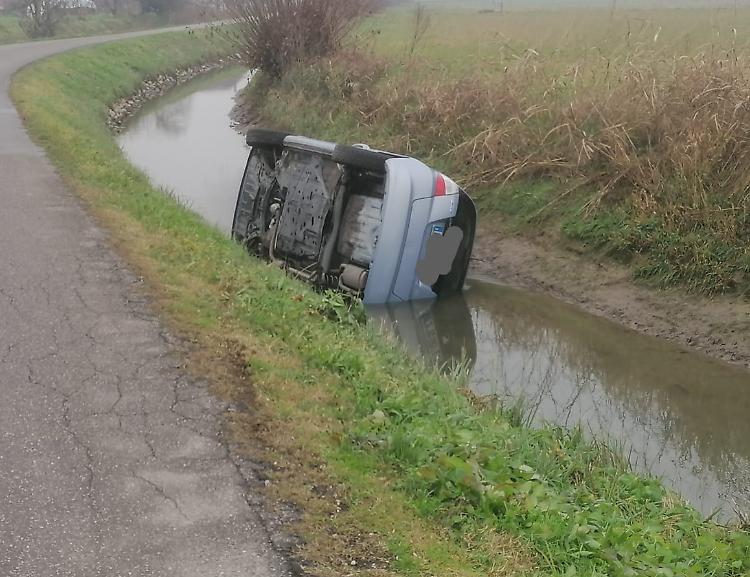 Fuori strada, ferite non gravi per una 37enne