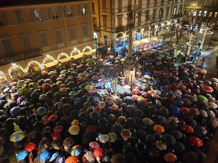 Le sardine in piazza della Pace