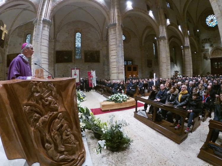 Partecipato e commosso addio all'imprenditore Buzzella