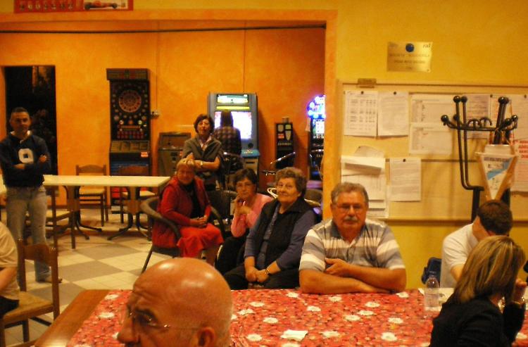 Società Operaia: giù le serrande del bar