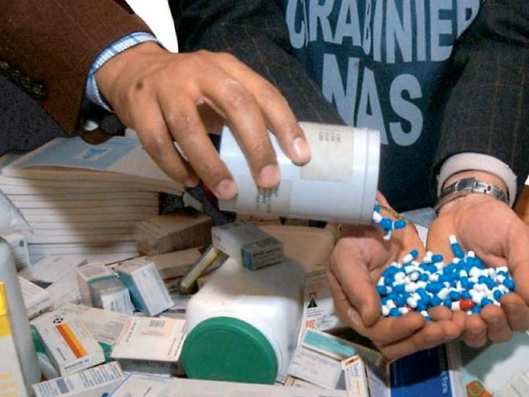 Farmaci irregolari dalla Svizzera sequestrati dai Nas, farmacista denunciato