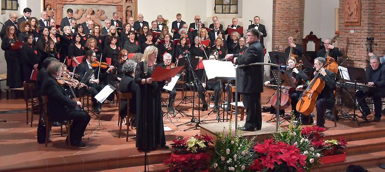  Coro e orchestra: applausi in San Francesco