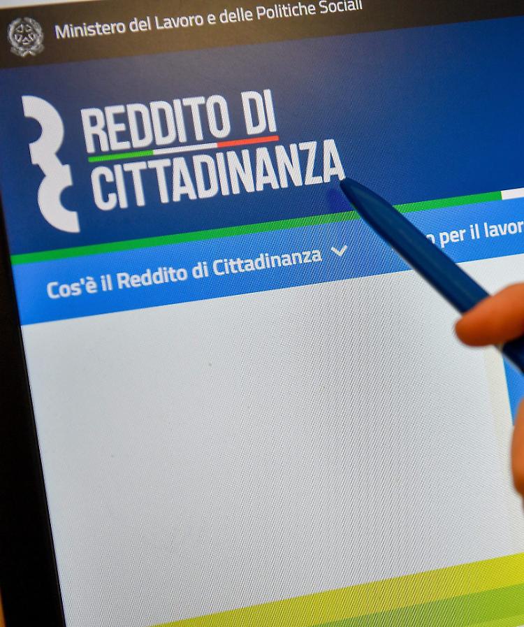 Meno disoccupati e 104 redditi di cittadinanza