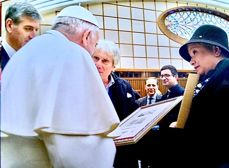L'emozione dell'incontro del Papa con i soncinesi