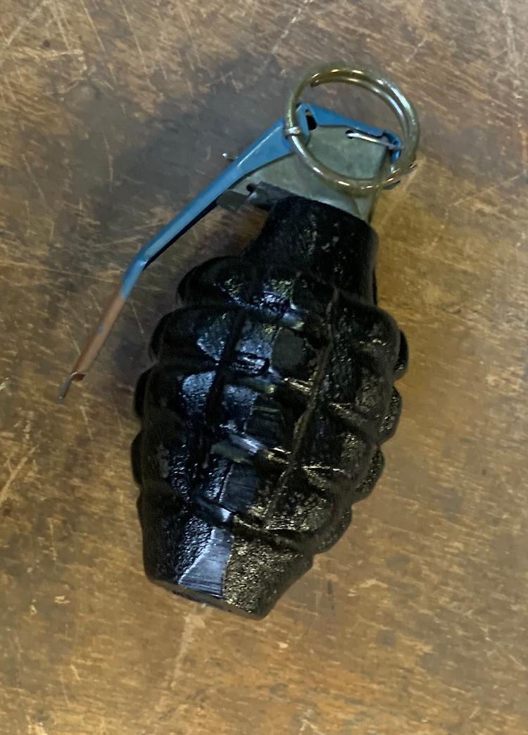 In eredità una bomba a mano. Fatta brillare sul Po