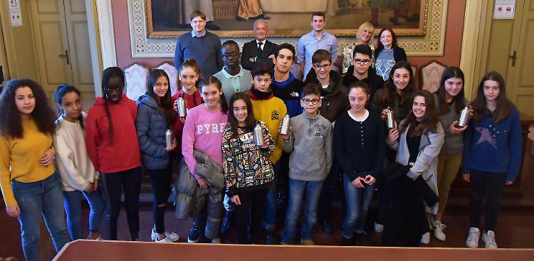 «Scuole Plastic Free»: agli alunni 1500 borracce in alluminio
