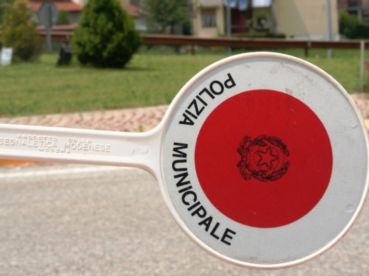 Auto ibrida e fototrappola: i Comuni in cerca di fondi