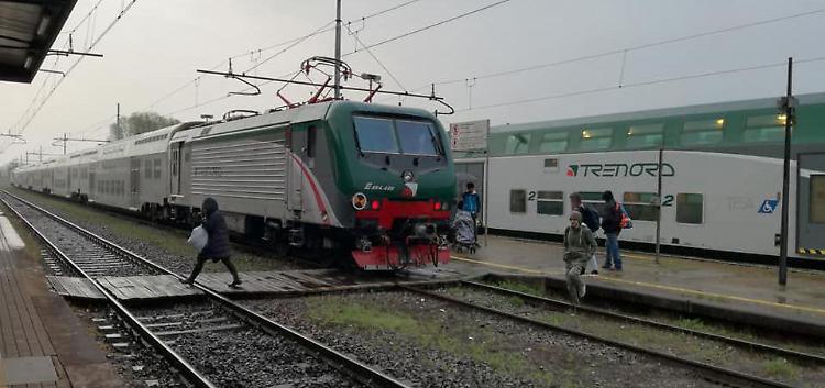 Studenti a piedi e maxi ritardi