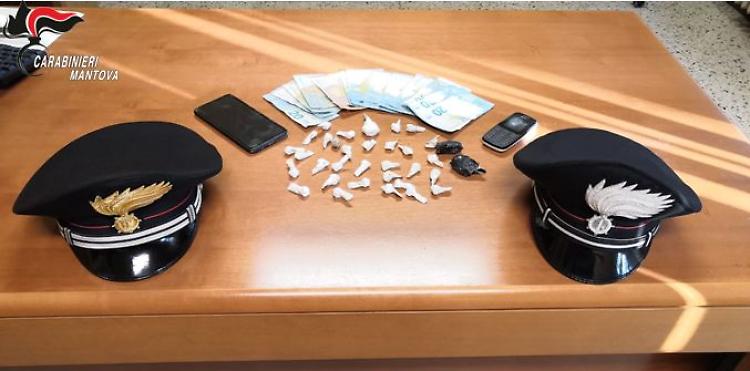Spaccio di droga, arrestato un 23enne