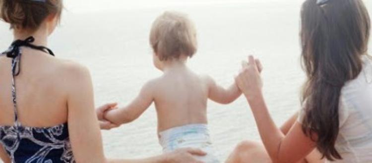 Trento, Appello: legittimo l'atto di nascita con 2 mamme 