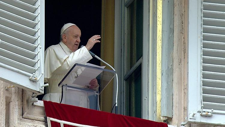 Angelus, Papa Francesco saluta i pellegrini cremonesi