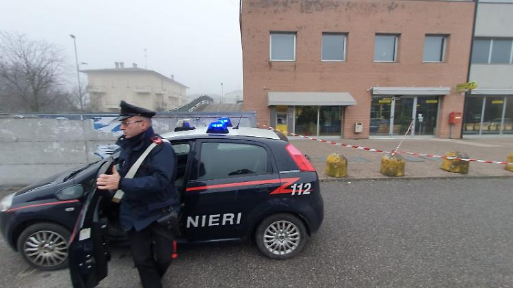 Postamat, fallisce l'assalto esplosivo: ladri in fuga