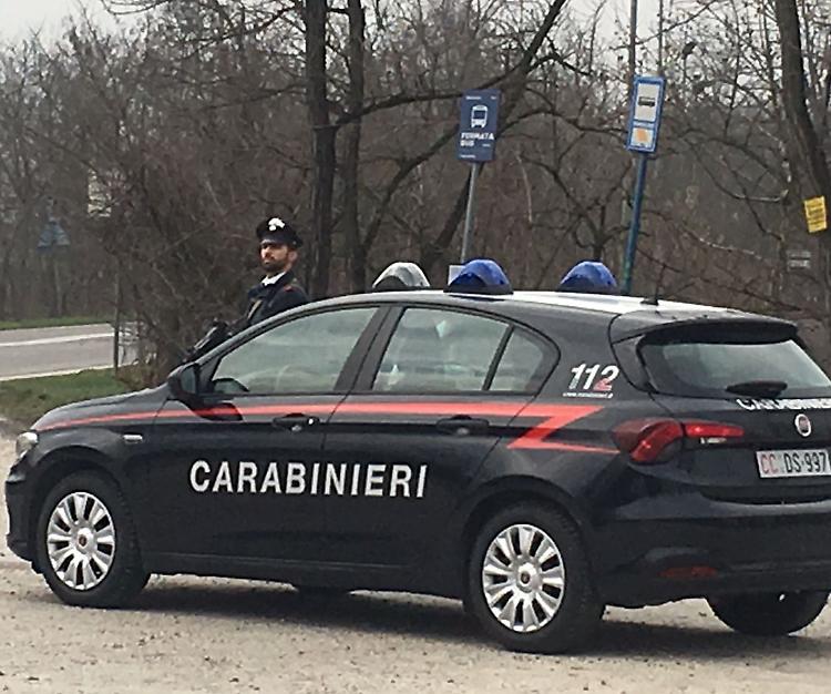 Si spaccia per avvocatessa, l'anziana non abbocca