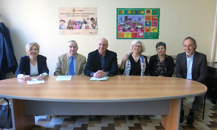 Alunni delle Medie a lezione di viola, violoncello e contrabbasso