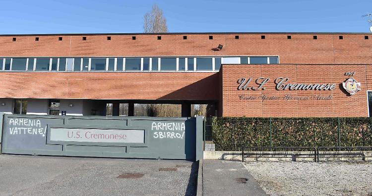 Scritte contro il dg Armenia, Rossi: "Gesto incivile"