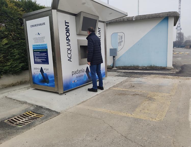 Casa dell’acqua sul parcheggio per disabili