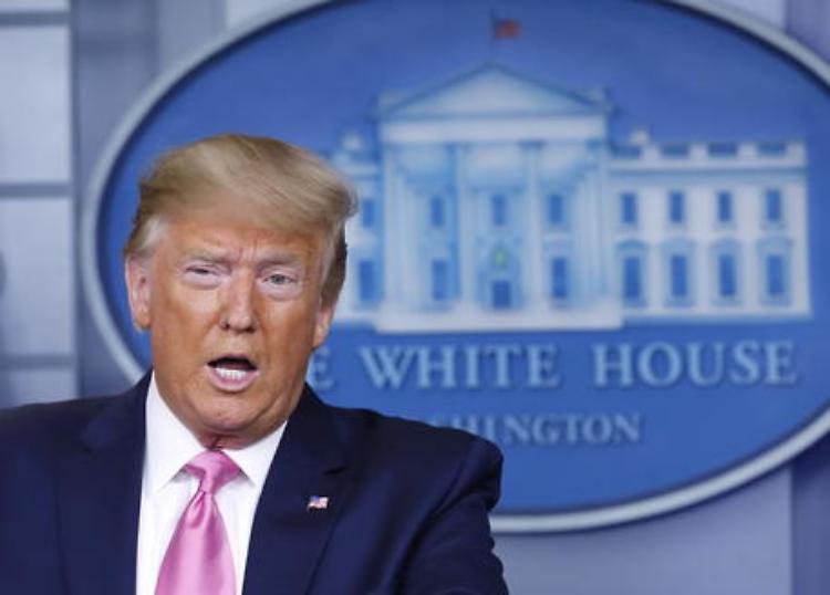 Twitter per prima volta smentisce Trump