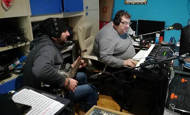 Artisti uniti, musica solidale per MEDeA