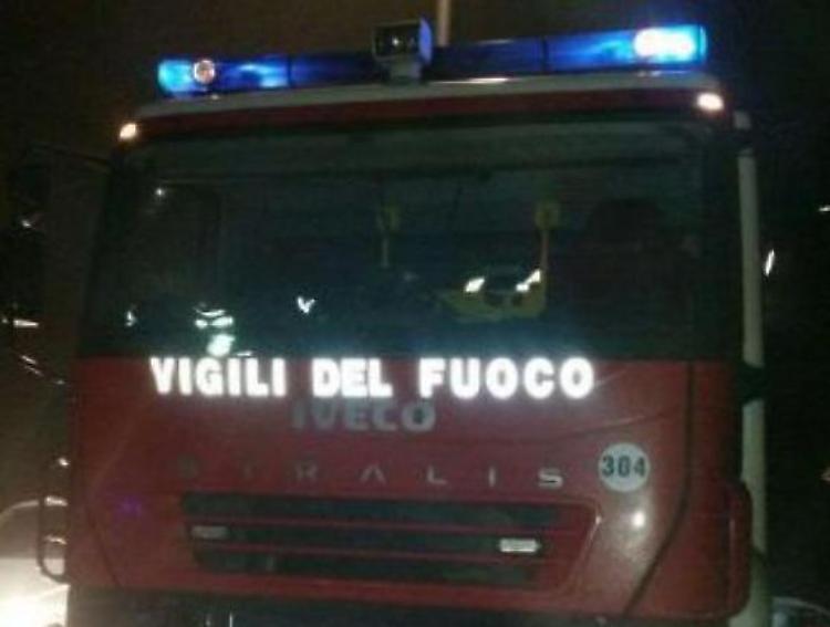 Accende la stufa e viene investita dalla fiammata