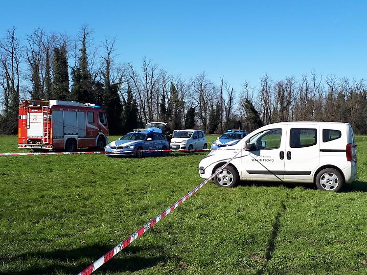 Trattore si ribalta, muore 16enne