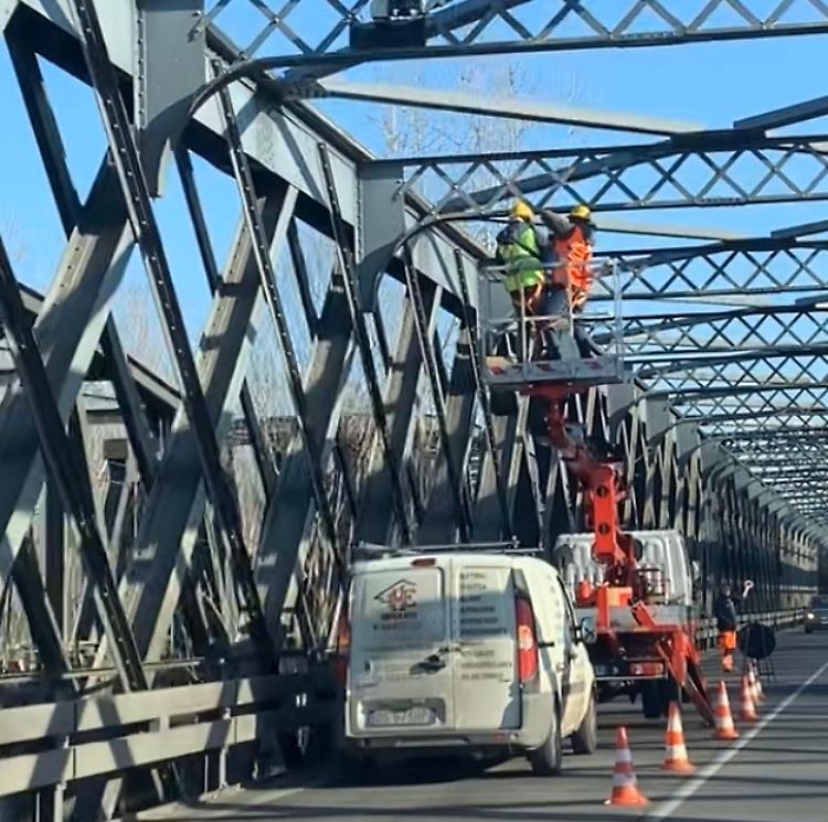 Ponte sul Po, varco anti camion acceso