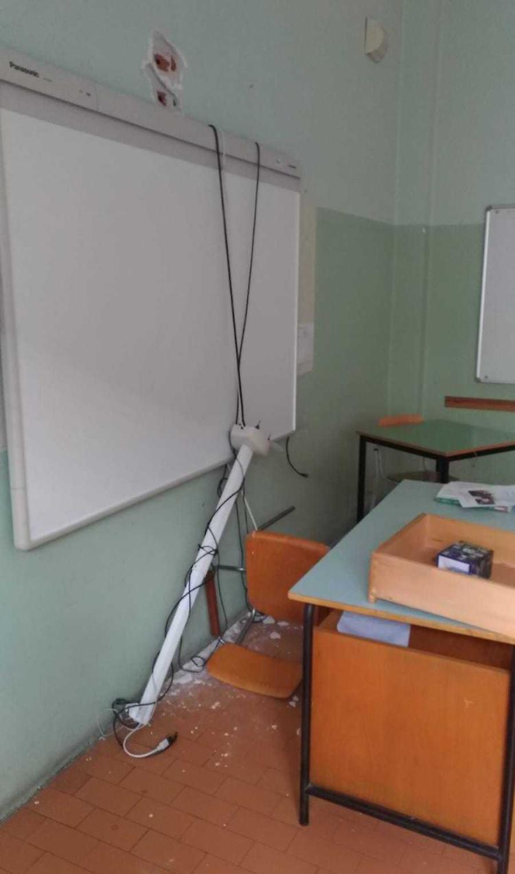 Notti di razzia, le scuole nel mirino