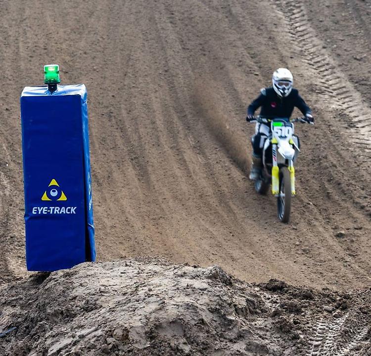 Alla pista di motocross un occhio elettronico