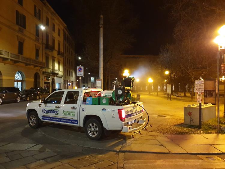 Coronavirus, sanificate nella notte le strade di Cremona