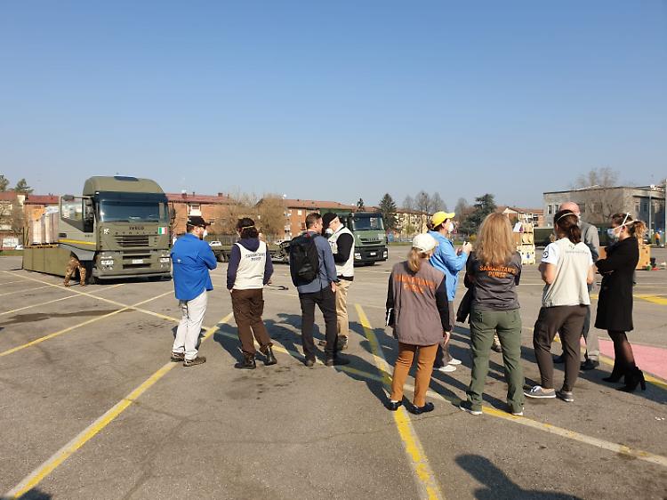 Coronavirus, via ai lavori per montare l'ospedale da campo