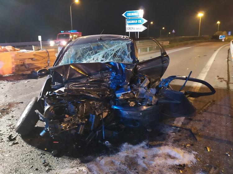 Grave incidente stradale sulla Paullese, 56enne in ospedale
