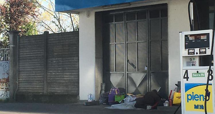 Nella morsa della povertà, ormai si dorme per la strada