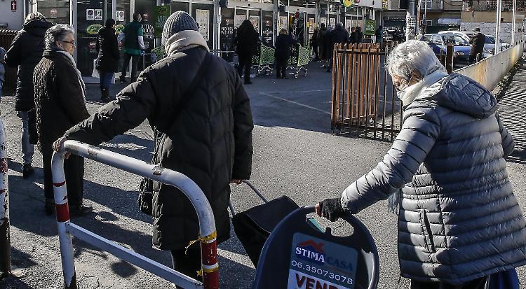 Coronavirus, Crema: 350 richieste per i buoni spesa