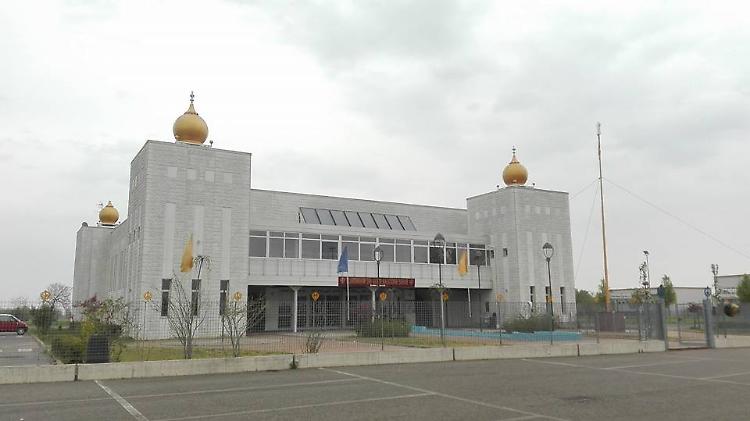 Sei feriti in una rissa tra fazioni al centro Sikh 