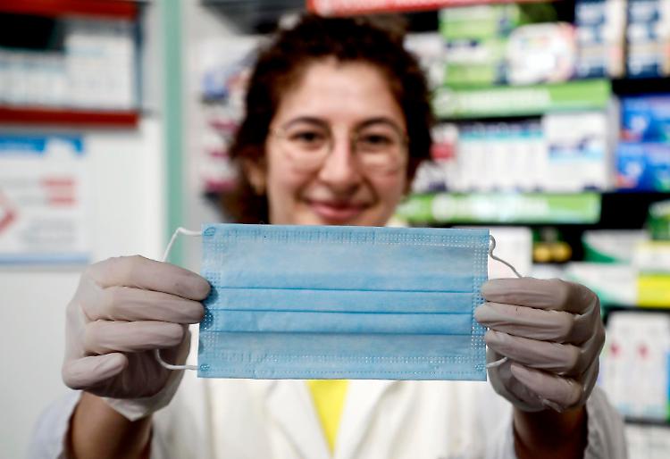 Veneto, fine obbligo mascherina per strada da 1 giugno