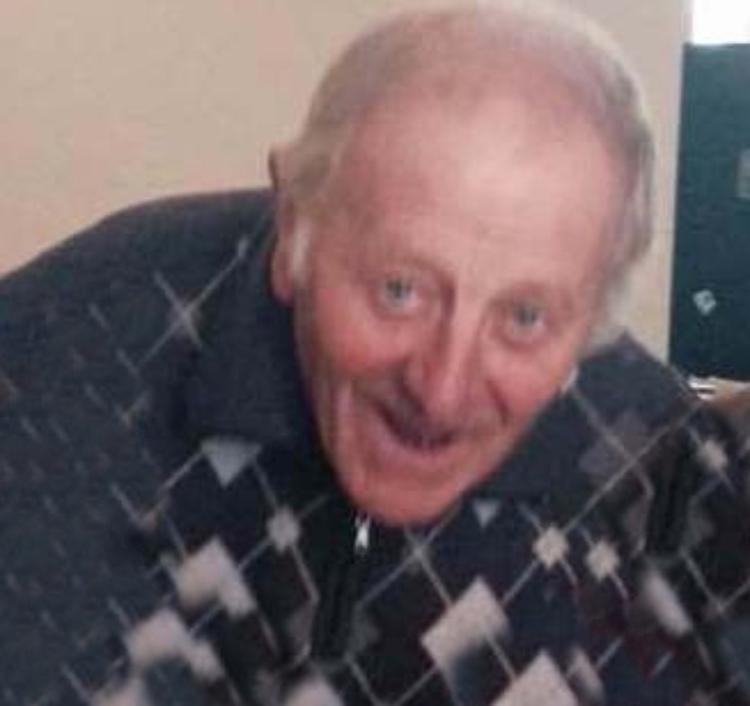 Cade dalla scala, morto un 75enne