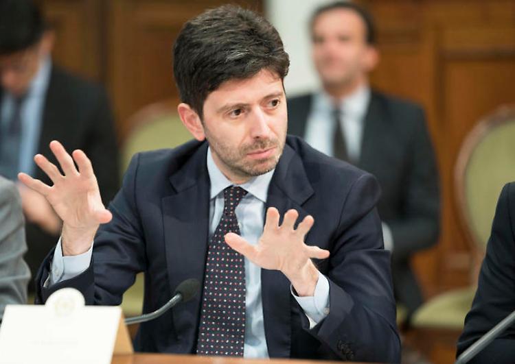 Covid, Speranza: nessuna nuova misura per ora 