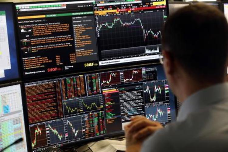 Lo spread schizza in alt, Bankitalia: male l'industria