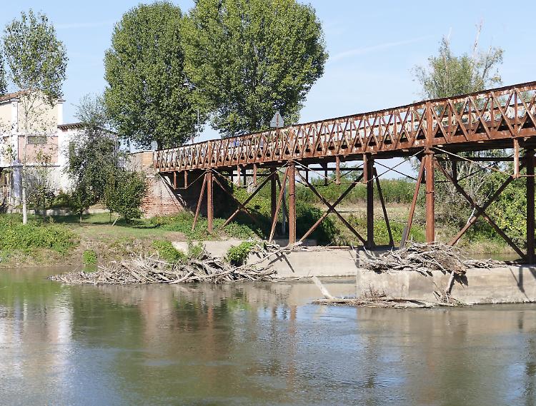Ponte sull'Oglio: "Stato di degrado e nessuno risponde"