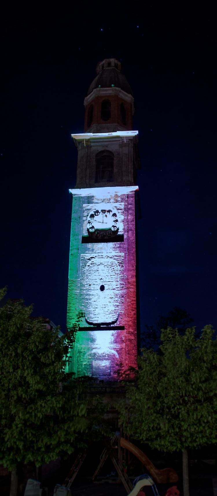 Formigara, Comune e campanile di Cornaleto illuminati col Tricolore