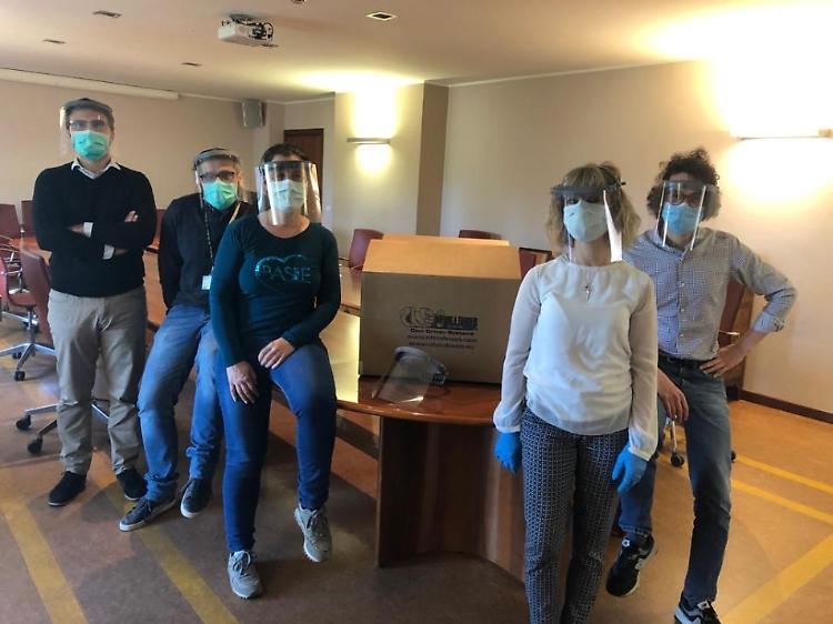 Coronavirus, cento visiere protettive all’ospedale  di Crema