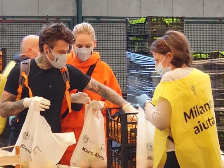 Fedez e Chiara Ferragni volontari all'Ortomercato di Milano