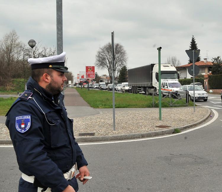 Via Libero Comune: «Nuova scuola, caos viabilità»