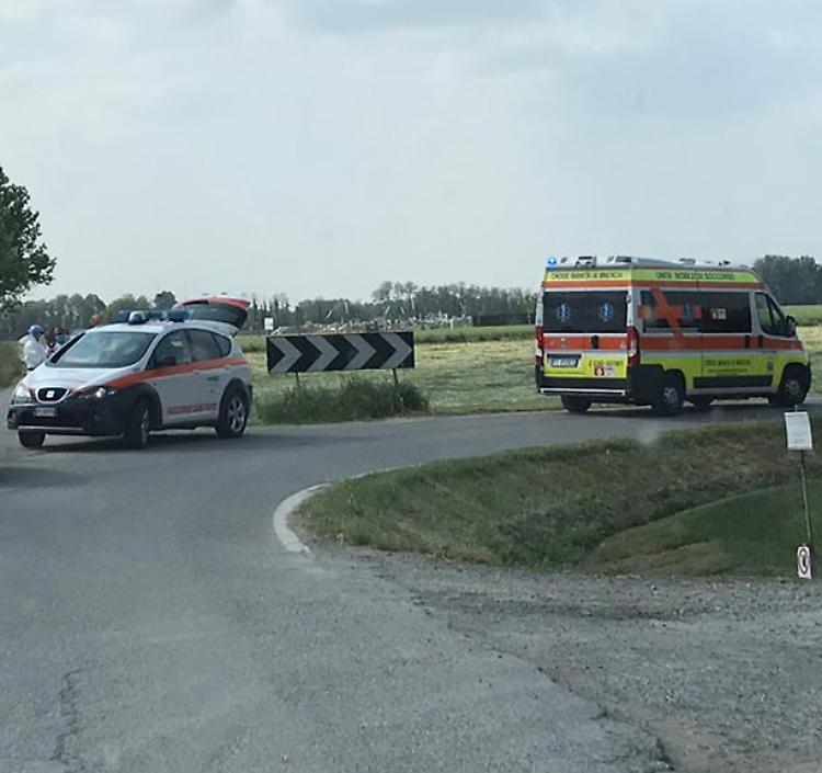 Ciclista investito, paura per un 69enne