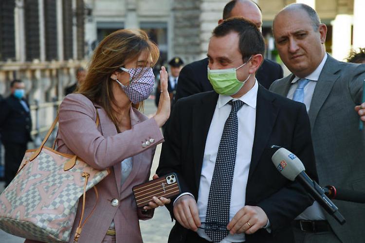 Intesa sulle regolarizzazioni: Salvini insorge, dialogo Conte-Iv