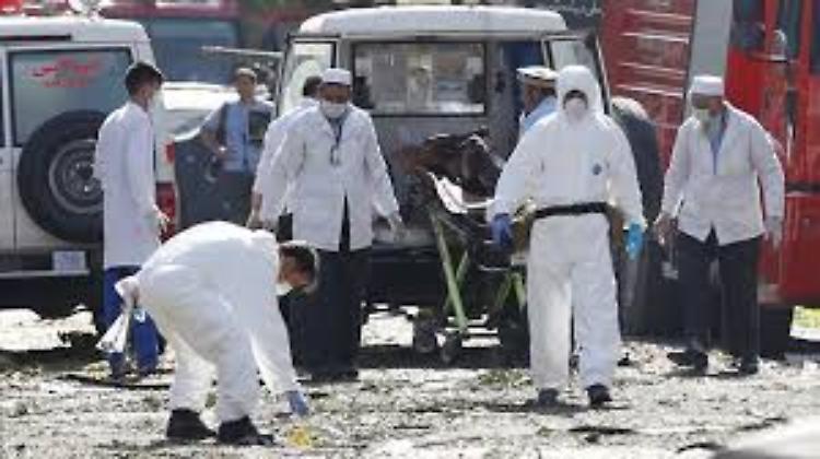 Afghanistan: attacco suicida a funerale, decine vittime