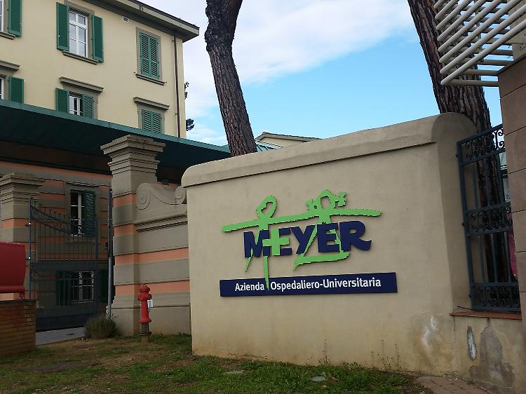 Bimba 11 mesi positiva Covid operata per tumore al Meyer