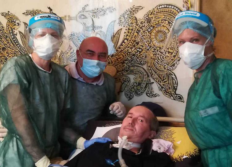 Mauro, malato di Sla curato a casa: salvato dai medici guerrieri