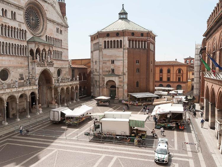 Cremona, mercato allargato: più gente e meno code