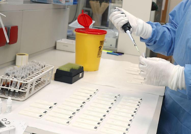 Casi in calo in tutta Italia, il vaccino entro l'estate 2021